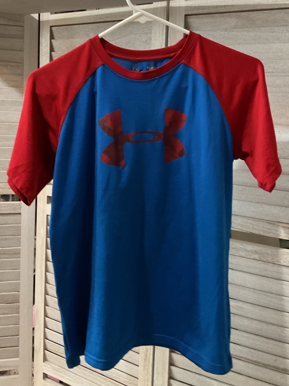 Under Armour Blue & Red Short Sleeve DriFit Athletic Top- L